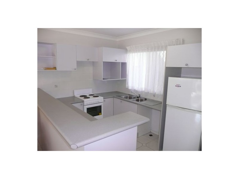 2/13 Givens St, Westcourt QLD 4870