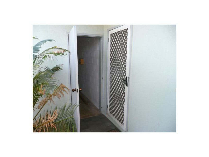 2/13 Givens St, Westcourt QLD 4870