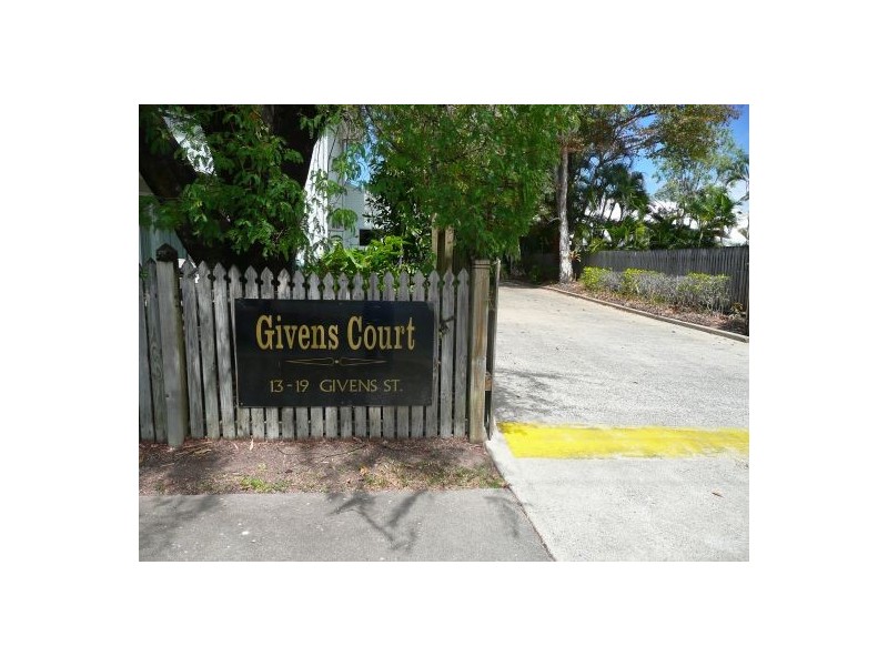 2/13 Givens St, Westcourt QLD 4870