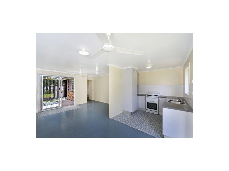 11 Bucas Court, Mooroobool QLD 4870