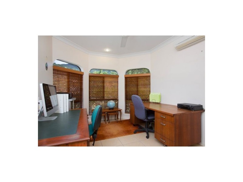 19 Bulba Street, Caravonica QLD 4878