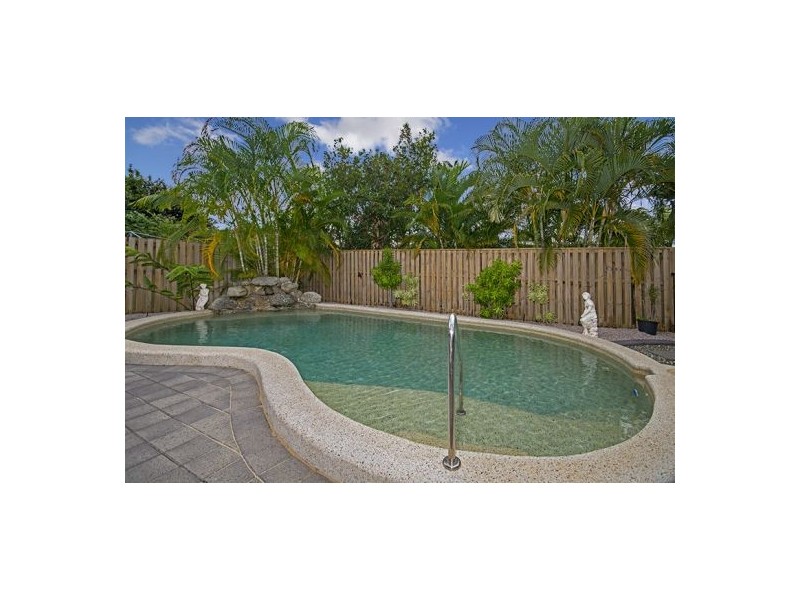 19 Bulba Street, Caravonica QLD 4878