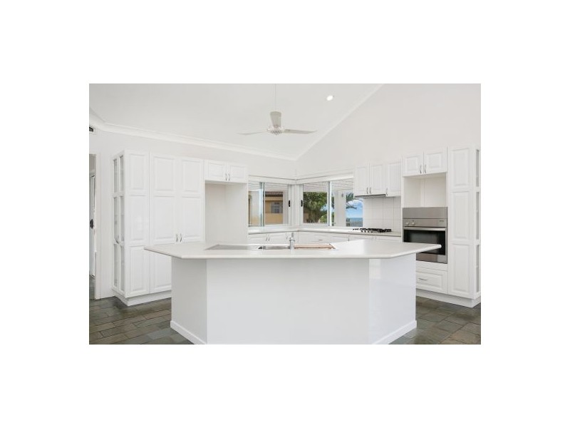 10 Coreega Close, Mooroobool QLD 4870