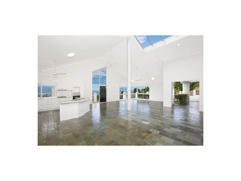 10 Coreega Close, Mooroobool QLD 4870