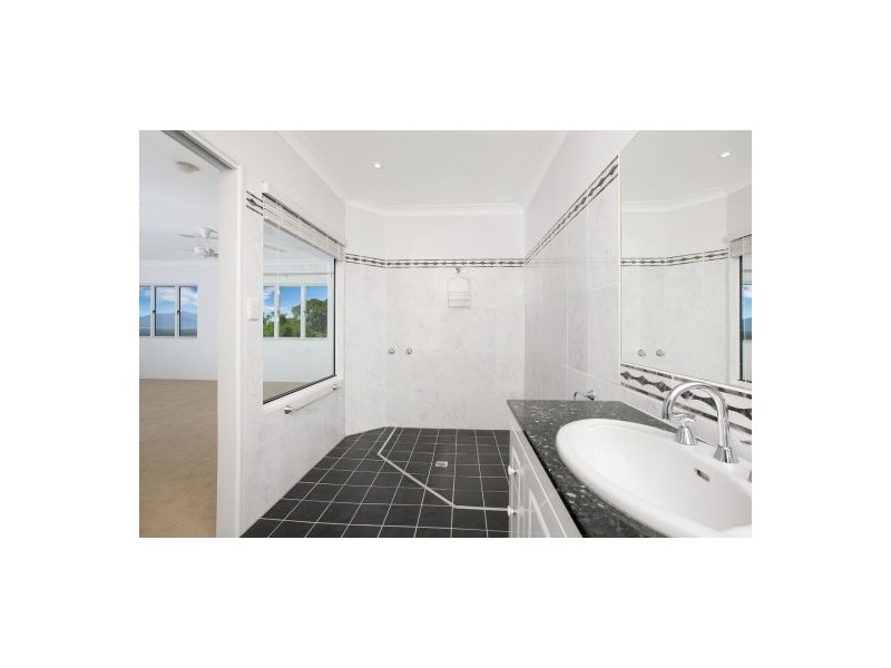 10 Coreega Close, Mooroobool QLD 4870