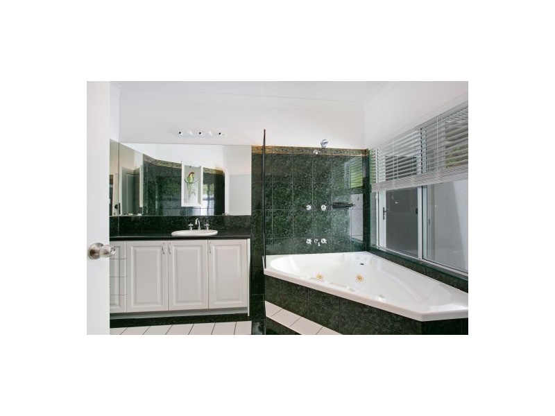 10 Coreega Close, Mooroobool QLD 4870