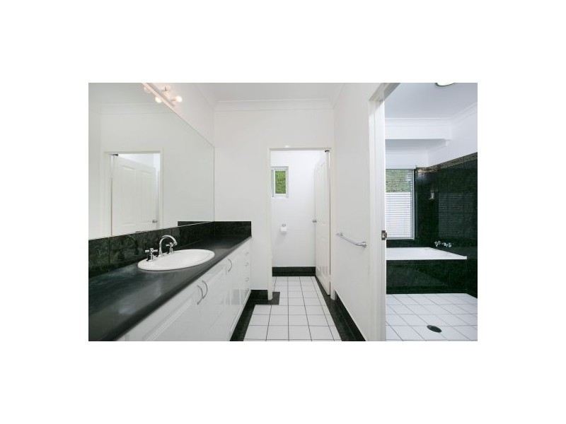 10 Coreega Close, Mooroobool QLD 4870