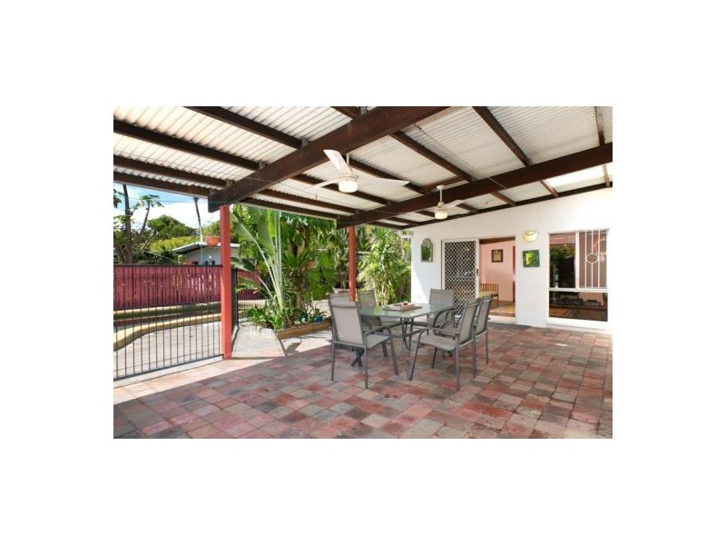 41 Willow Street, Holloways Beach QLD 4878