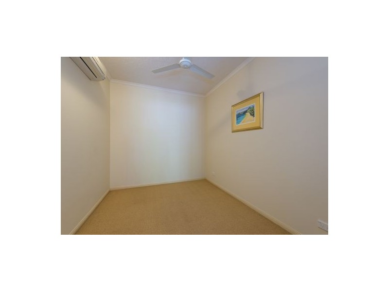 1719/2 Greenslopes Street, Cairns North QLD 4870
