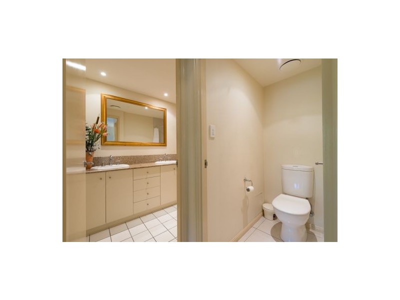 1719/2 Greenslopes Street, Cairns North QLD 4870