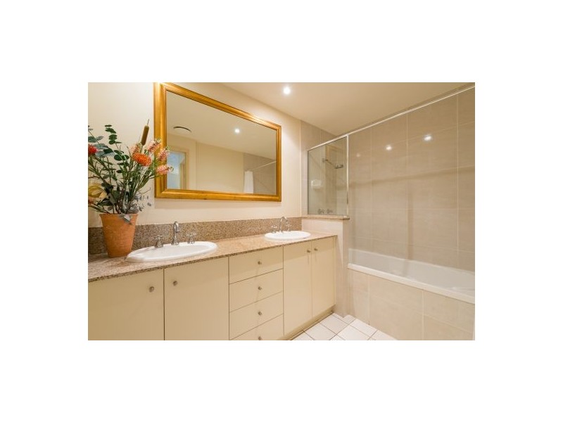 1719/2 Greenslopes Street, Cairns North QLD 4870