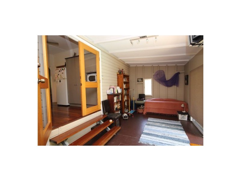 289 Pease Street, Edge Hill QLD 4870