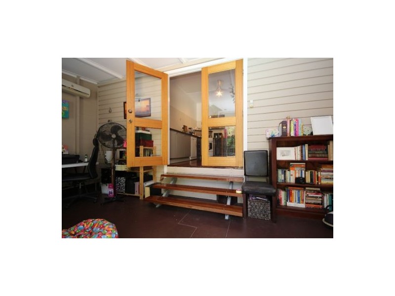 289 Pease Street, Edge Hill QLD 4870