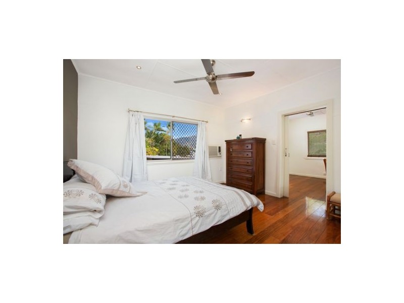 60 Collinson Street, Westcourt QLD 4870