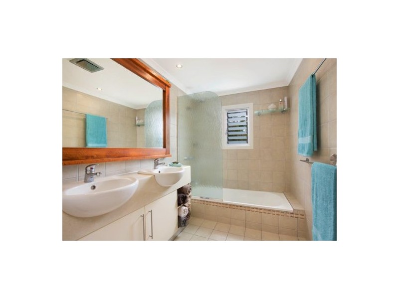 60 Collinson Street, Westcourt QLD 4870