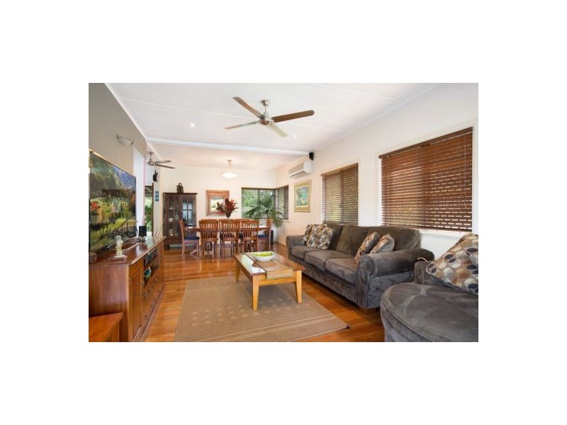 60 Collinson Street, Westcourt QLD 4870