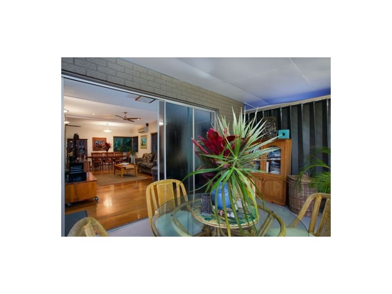 60 Collinson Street, Westcourt QLD 4870