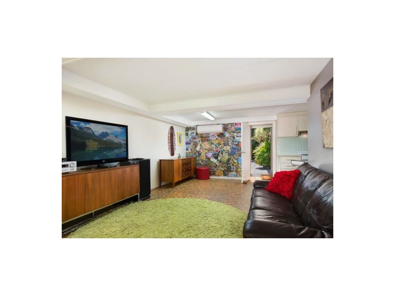 60 Collinson Street, Westcourt QLD 4870