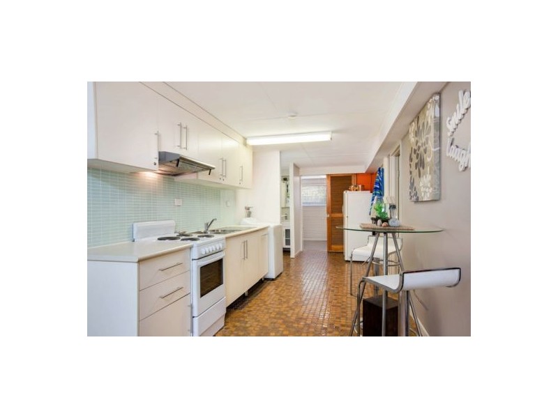 60 Collinson Street, Westcourt QLD 4870