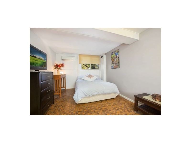 60 Collinson Street, Westcourt QLD 4870