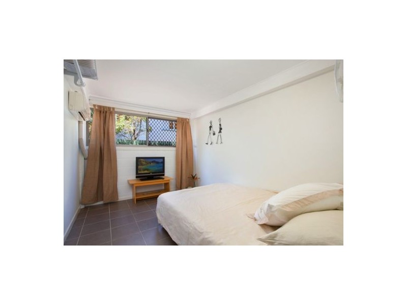 60 Collinson Street, Westcourt QLD 4870