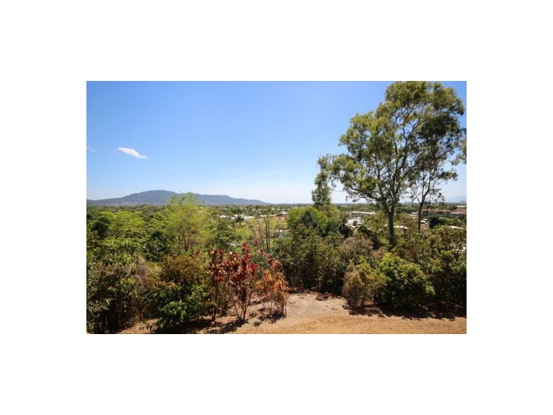 50/8-14 Munro Terrace, Mooroobool QLD 4870