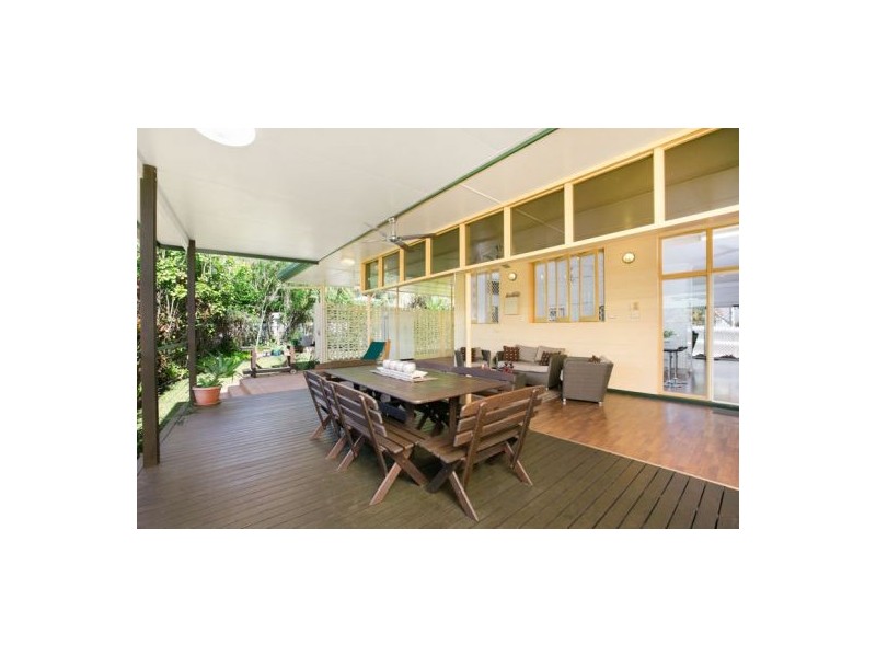 16 McHugh Crescent, Whitfield QLD 4870