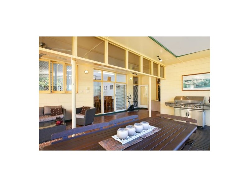 16 McHugh Crescent, Whitfield QLD 4870