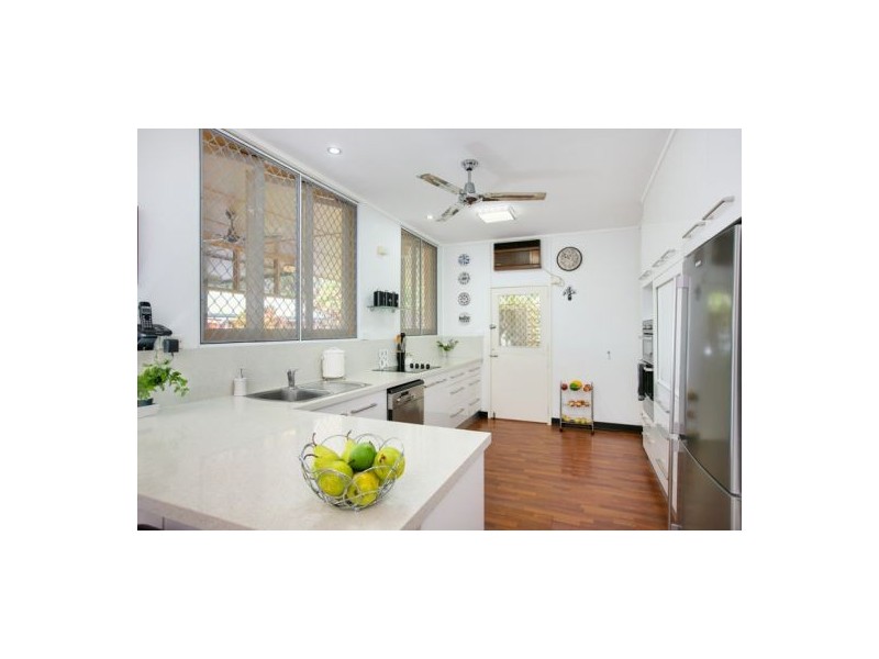 16 McHugh Crescent, Whitfield QLD 4870