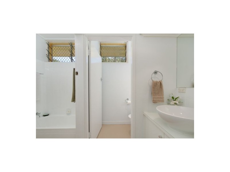 16 McHugh Crescent, Whitfield QLD 4870