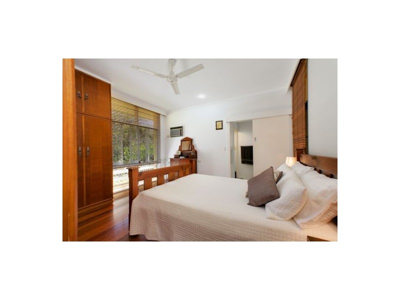 16 McHugh Crescent, Whitfield QLD 4870