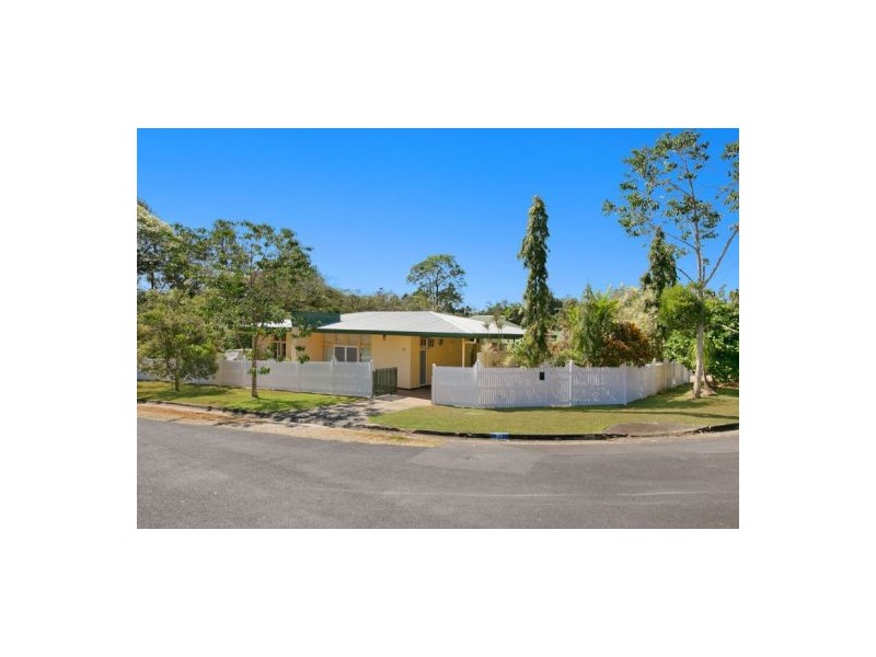 16 McHugh Crescent, Whitfield QLD 4870