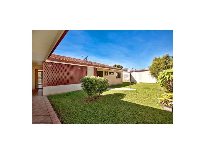 1 Augustus Street, Mooroobool QLD 4870