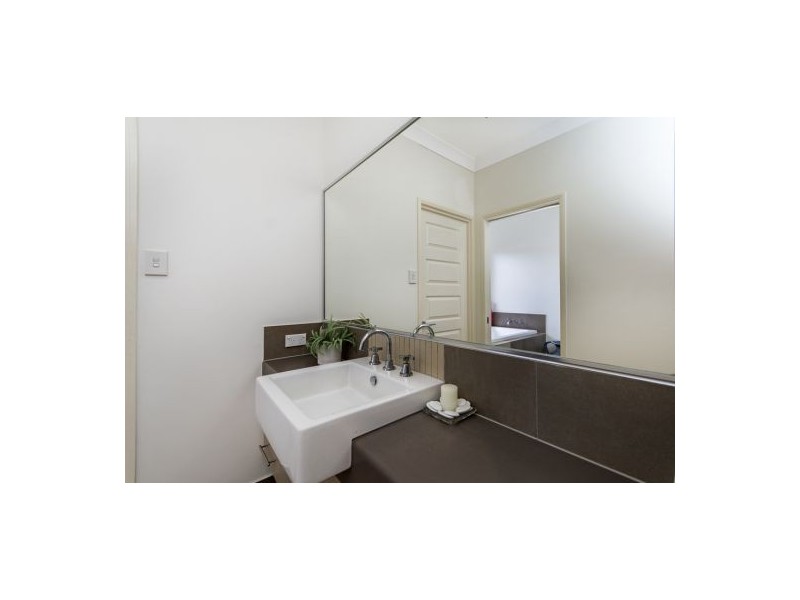 7 Emperor St, Kanimbla QLD 4870