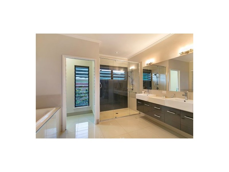 69 McFarlane Drive, Kanimbla QLD 4870