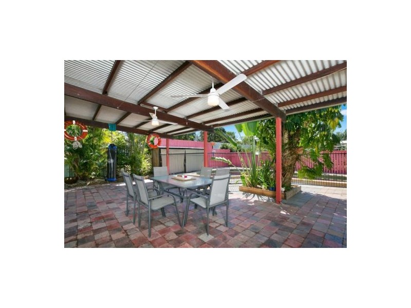 41 Willow Street, Holloways Beach QLD 4878
