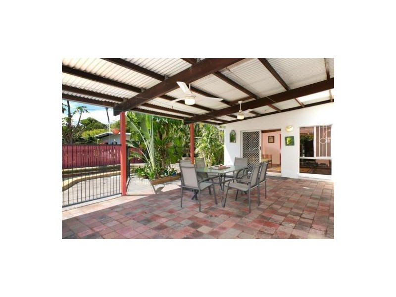 41 Willow Street, Holloways Beach QLD 4878