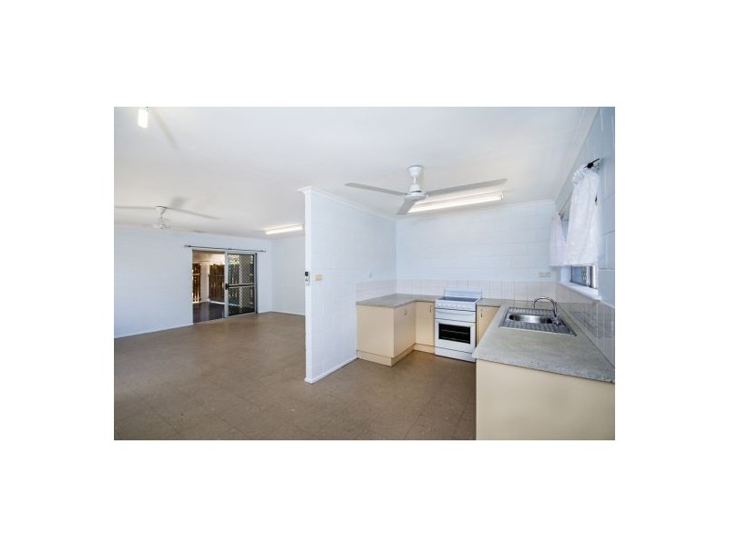 6 Illuka Close, White Rock QLD 4868