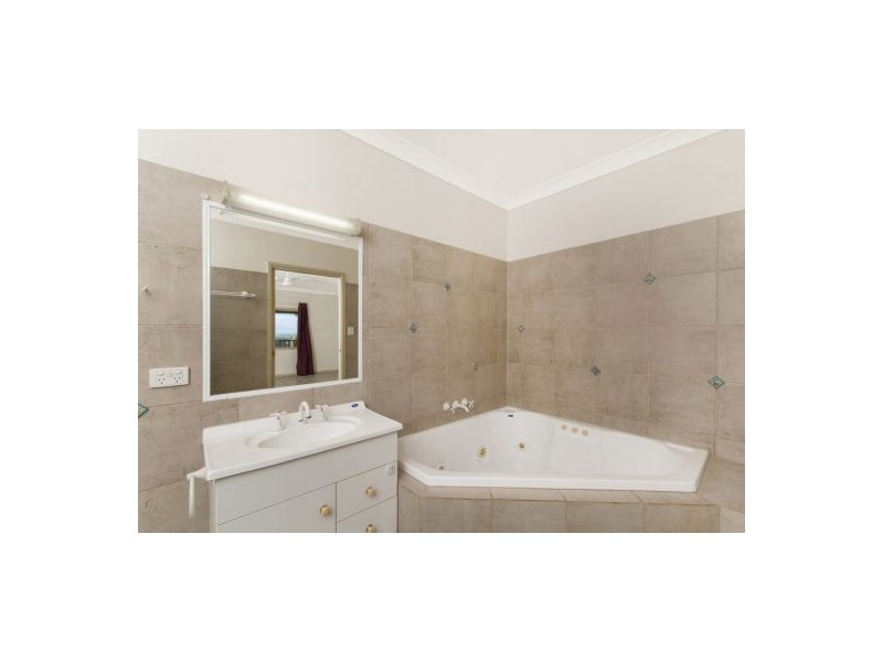 23 Guthrie Close, Bentley Park QLD 4869