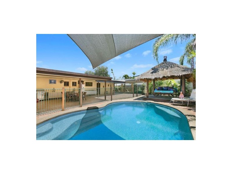 5 Ash St, Holloways Beach QLD 4878