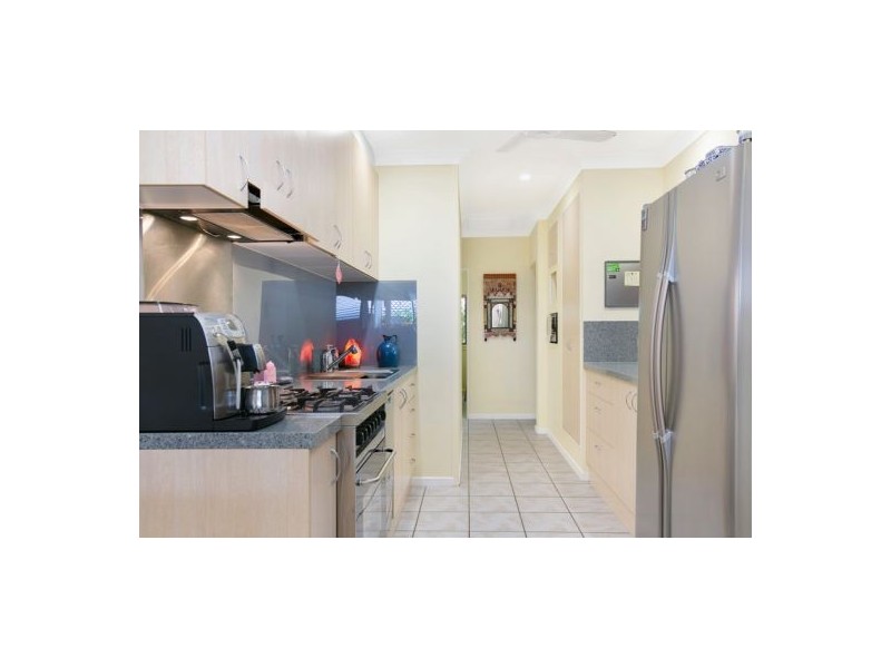 5 Ash St, Holloways Beach QLD 4878