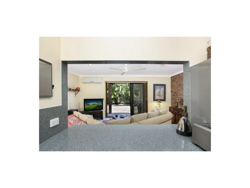 5 Ash St, Holloways Beach QLD 4878