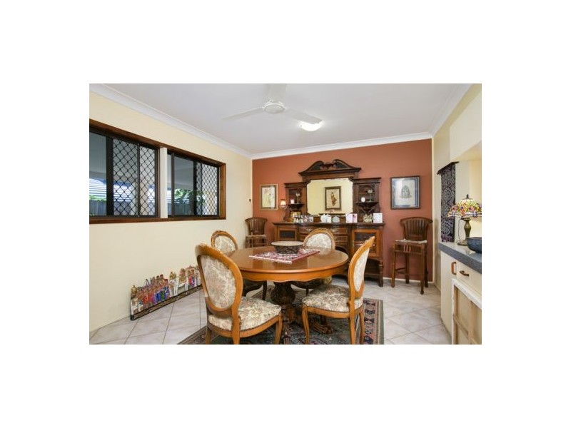 5 Ash St, Holloways Beach QLD 4878