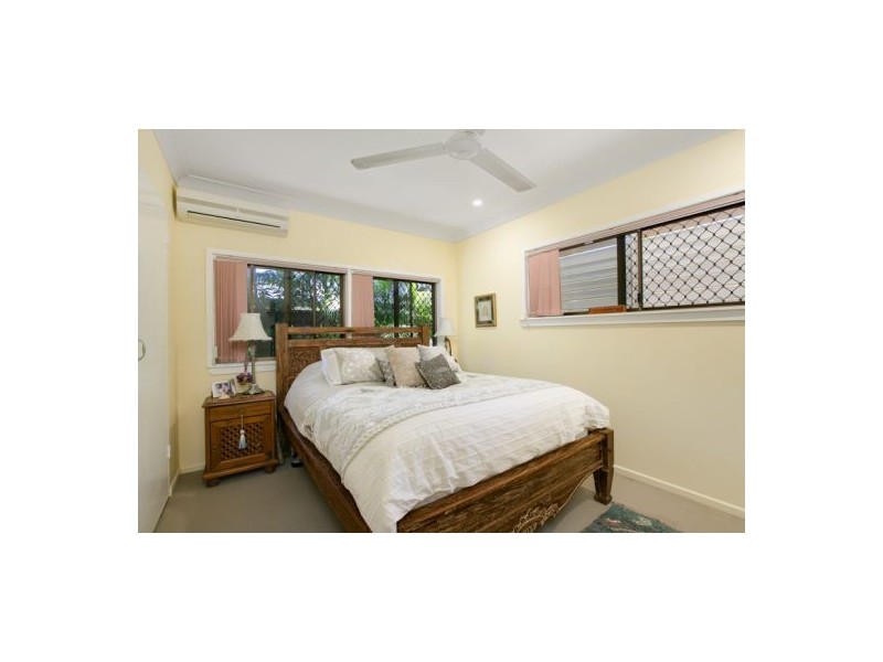 5 Ash St, Holloways Beach QLD 4878