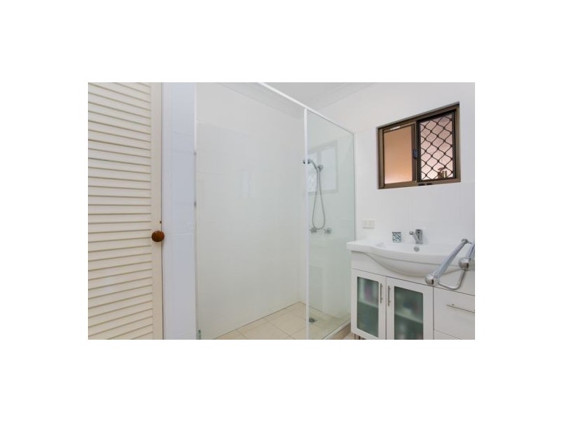 5 Ash St, Holloways Beach QLD 4878