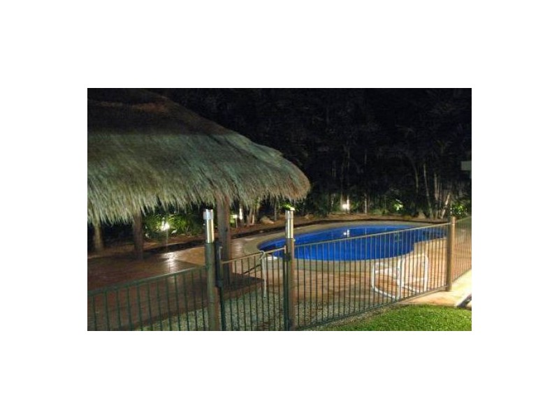 5 Ash St, Holloways Beach QLD 4878