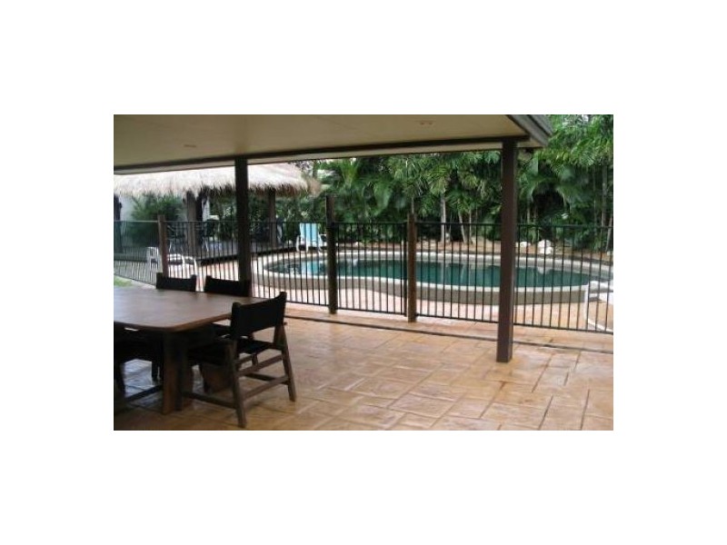 5 Ash St, Holloways Beach QLD 4878