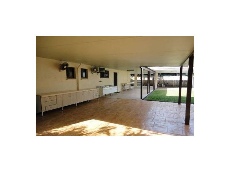 5 Ash St, Holloways Beach QLD 4878