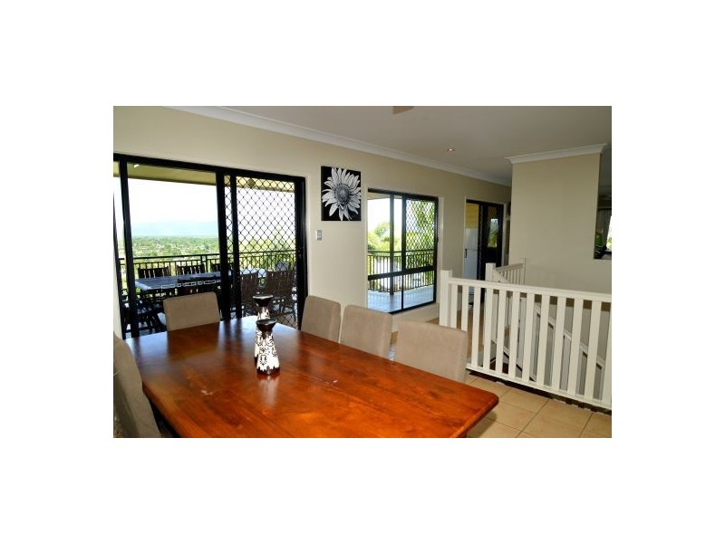 17 Guthrie Close, Bentley Park QLD 4869