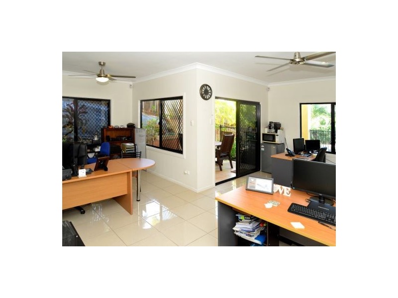 17 Guthrie Close, Bentley Park QLD 4869